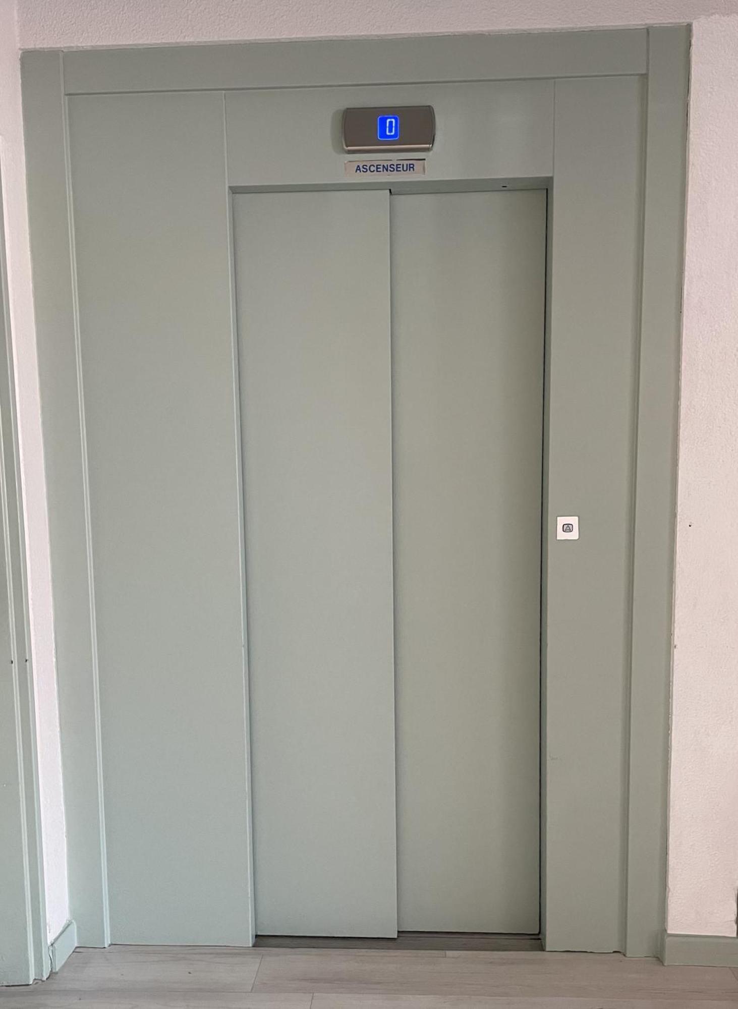 Cit'Hotel Des 2 Golfs Льокат Екстериор снимка