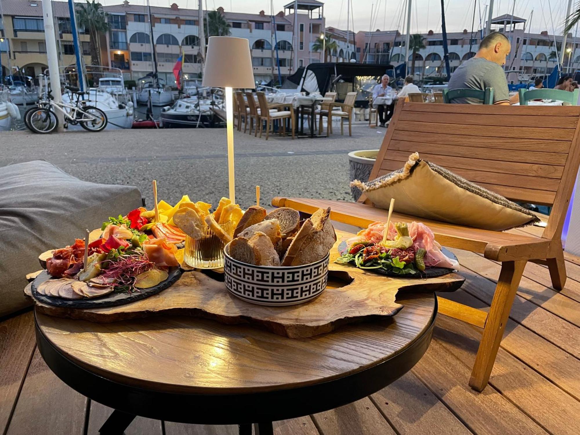 Cit'Hotel Des 2 Golfs Льокат Екстериор снимка